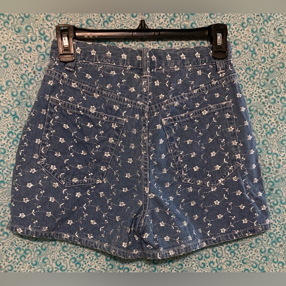 💙 Vintage Express Embroidered High Waist Cotton Jean Shorts, Size: 5/6 - Picture 2 of 9